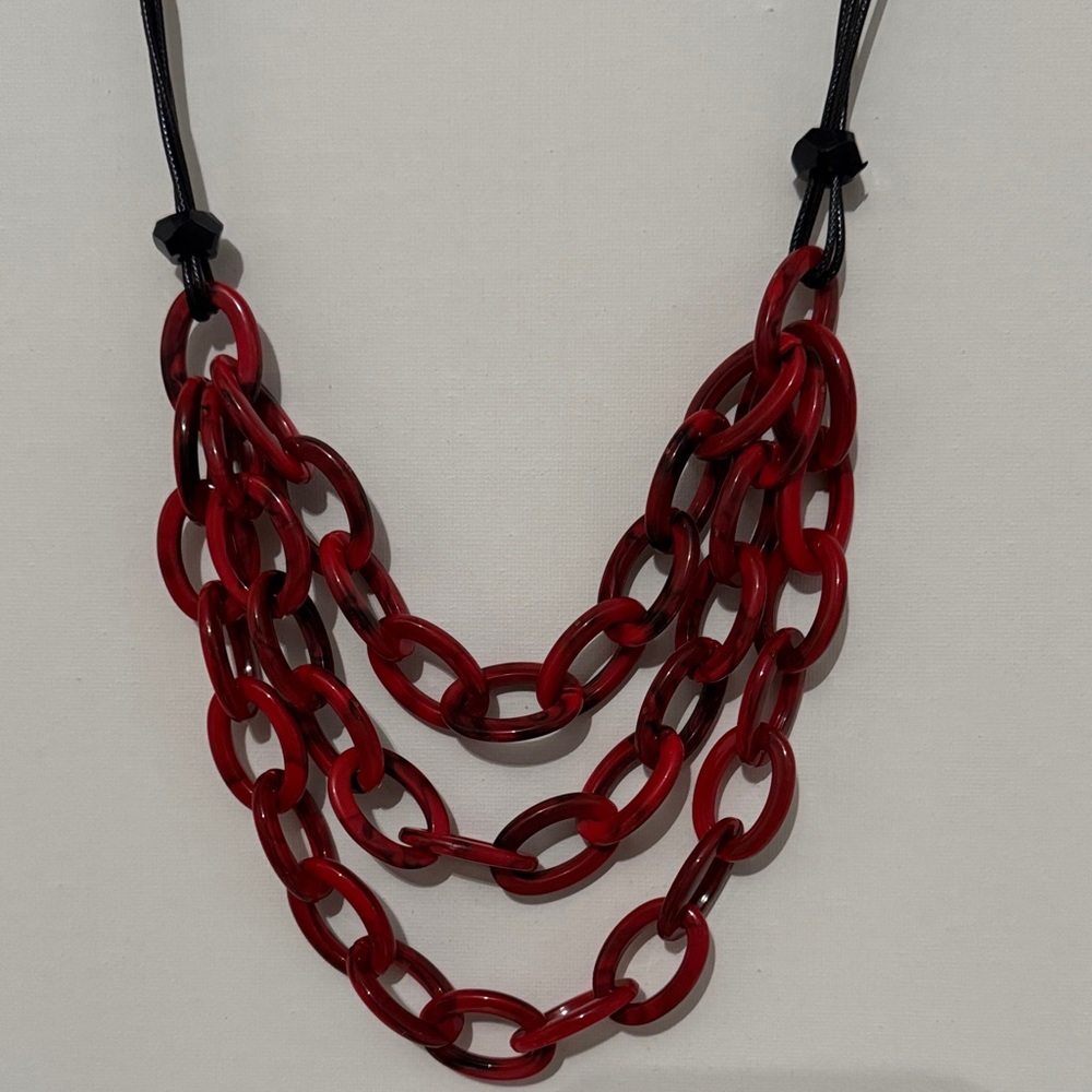 Red plastic Chainlink Necklace - Picture 5 of 8